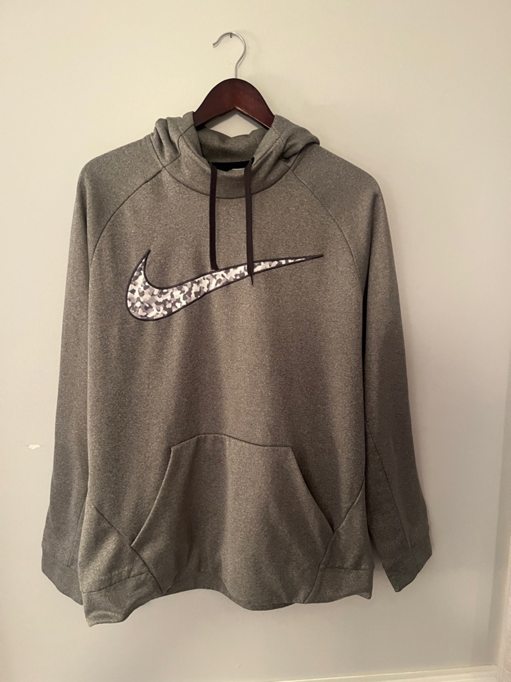 Nike Gray Men’s Pullover Hoodie with Patterned Swoosh
